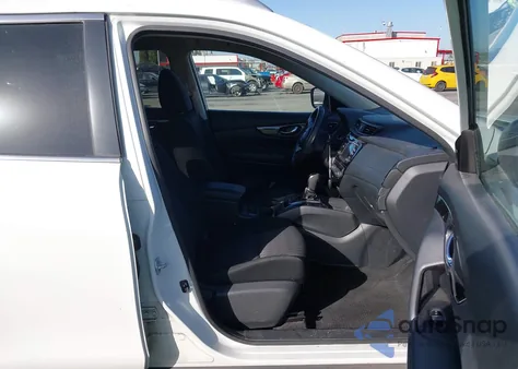 2017 Nissan Rogue Sv z USA, uszkodzony, nr VIN KNMAT2MV5HP556255